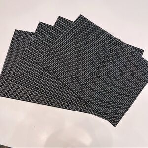 𝅺four rubber nylon black and white placemats